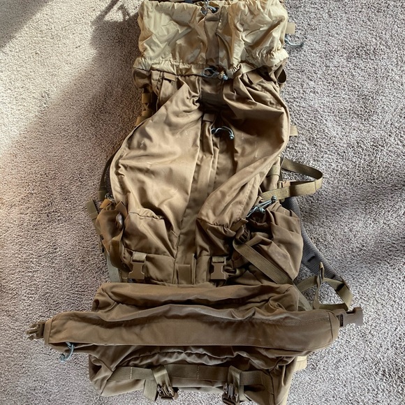 Mystery Ranch Bag - Coyote - Picture 4 of 8